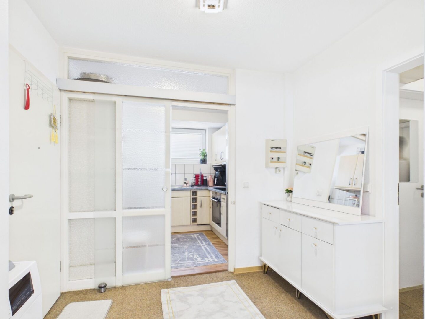 Diele mit Blick zur Küche - Lütt Immobilien - Kiel