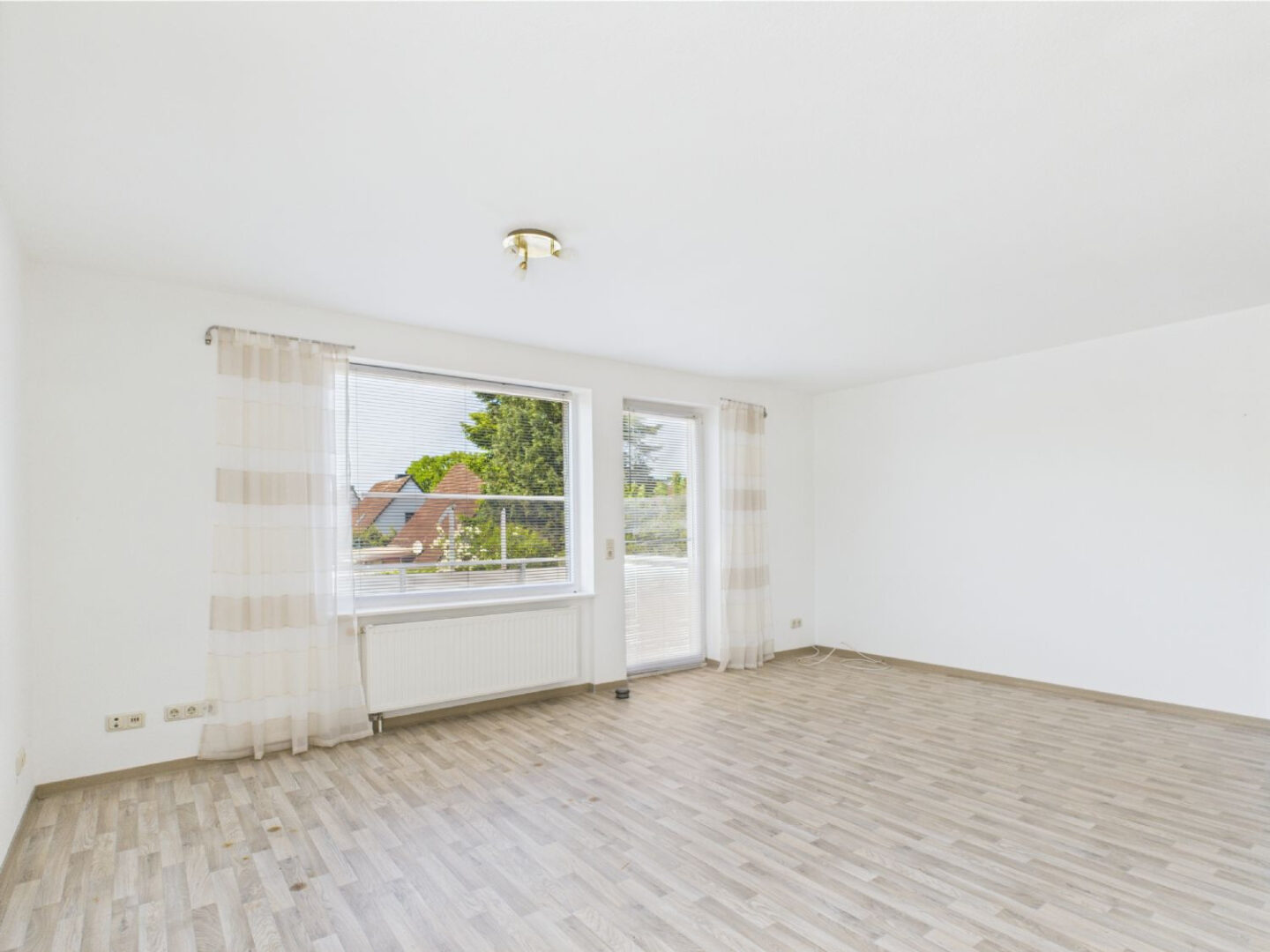 Großes Zimmer Einliegerwohnung