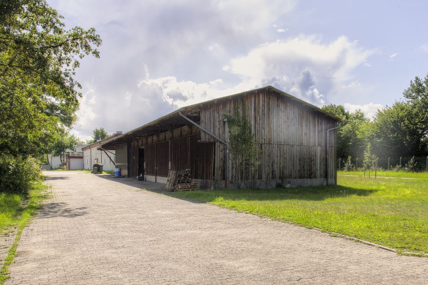 Außenhalle - Lütt Immobilien - Malente