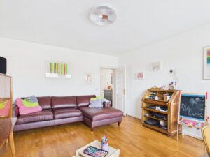 Wohnzimmer zum Flur - Lütt Immobilien Kiel.jpg