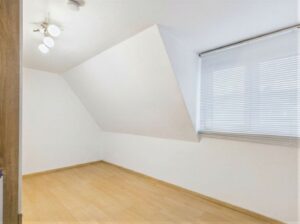 Zimmer 2 - Lütt Immobilien Lütjenburg.jpg