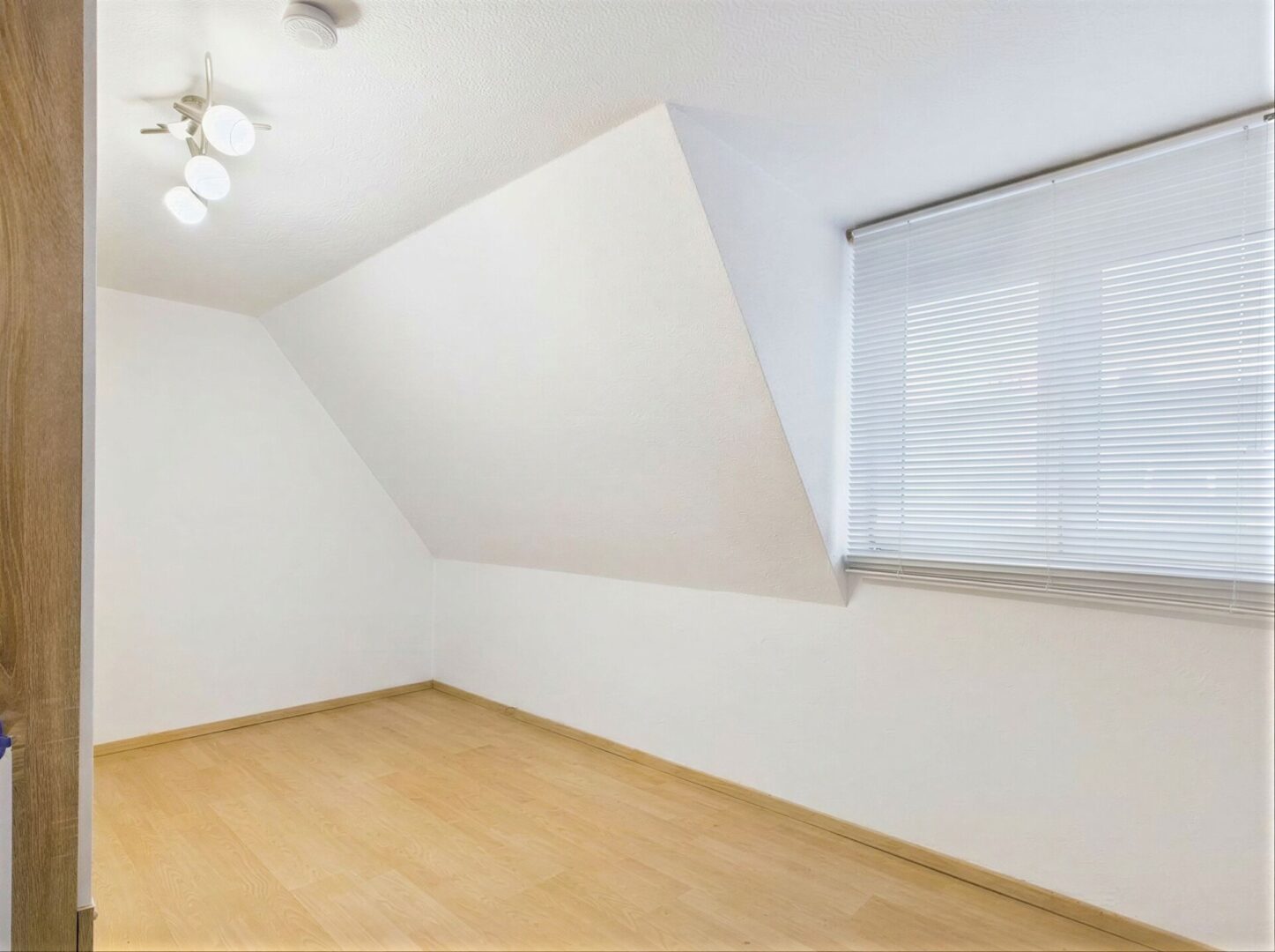 Zimmer 2 - Lütt Immobilien Lütjenburg.jpg