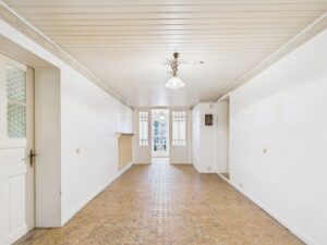 Diele Blickrichtung Windfang und Haustür - Lütt Immobilien - Gadendorf