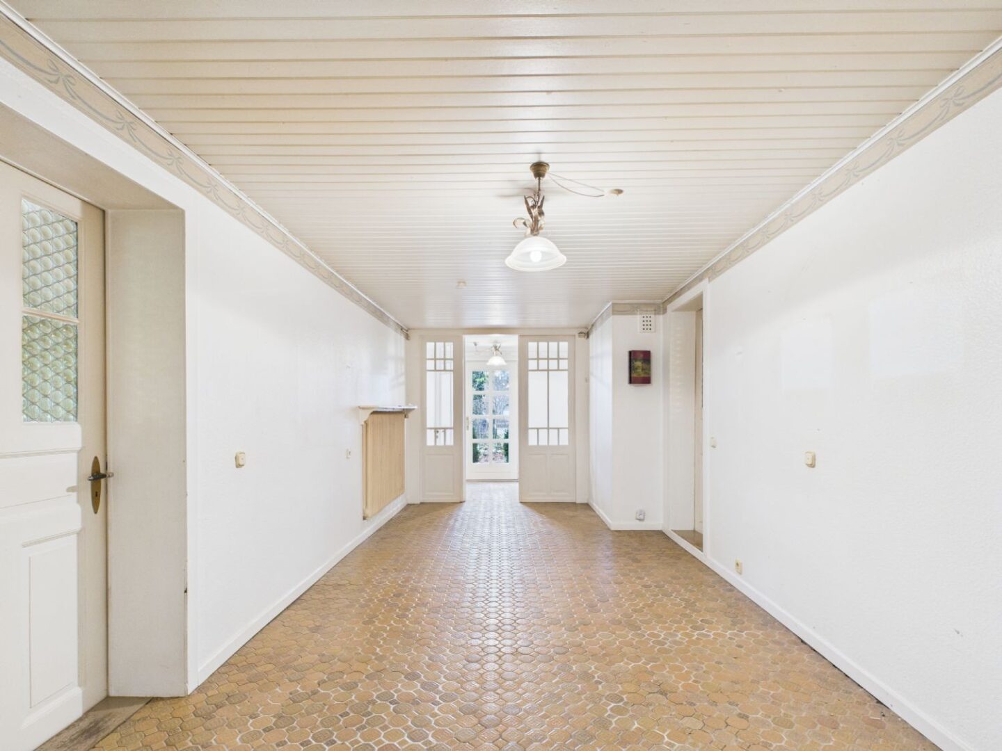 Diele Blickrichtung Windfang und Haustür - Lütt Immobilien - Gadendorf