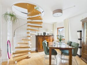 Essbereich - Treppenaufgang - Lütt Immobilien - Malente