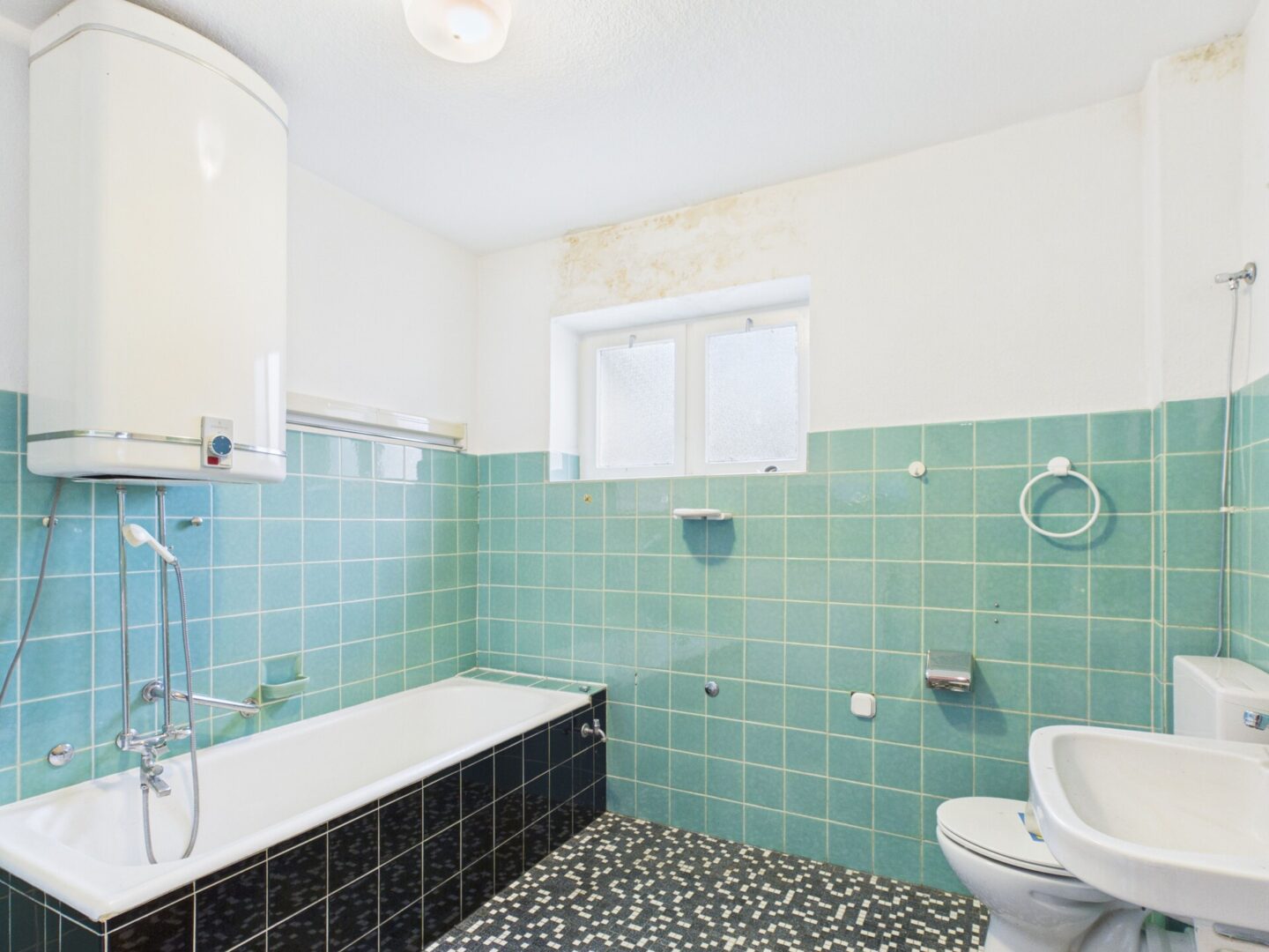 Kossau - Lütt Immobilien  - Badzimmer EG