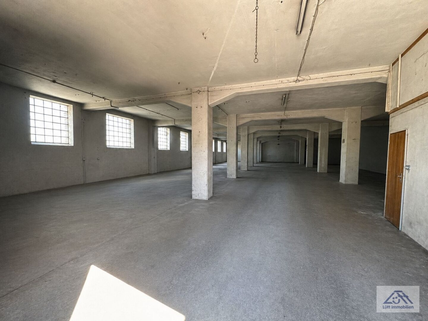 400 m² innen.jpg