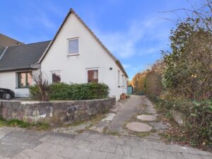 Straßenansicht- Lütt Immobilien Laboe.jpg
