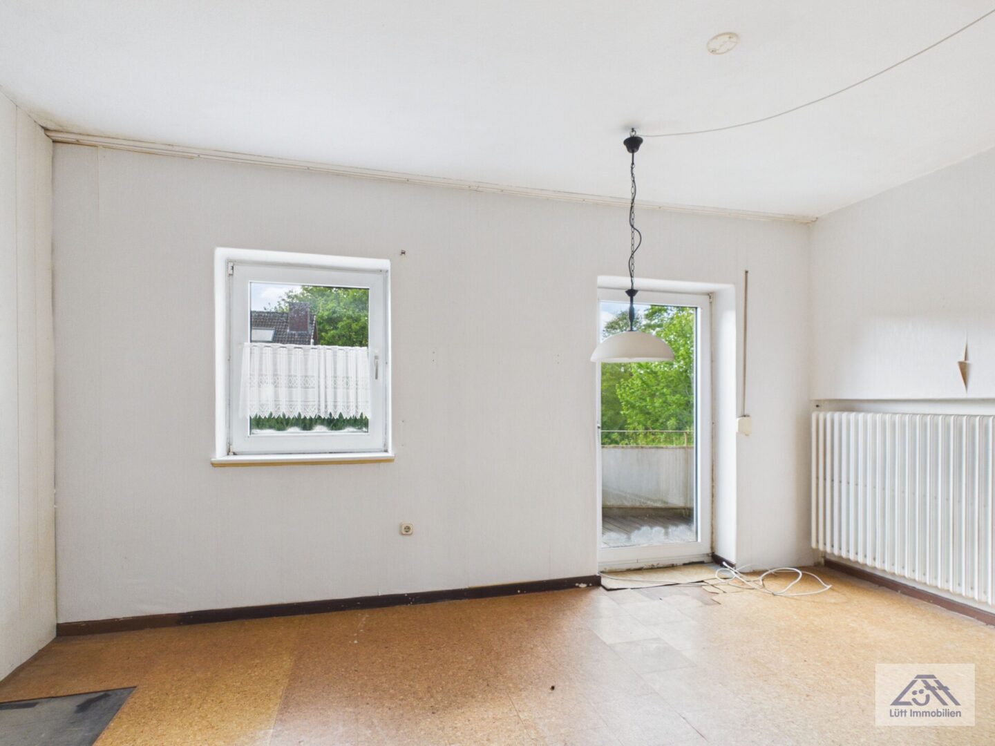 Großes Zimmer OG Blick zum Balkon