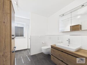 Badezimmer 2.jpg