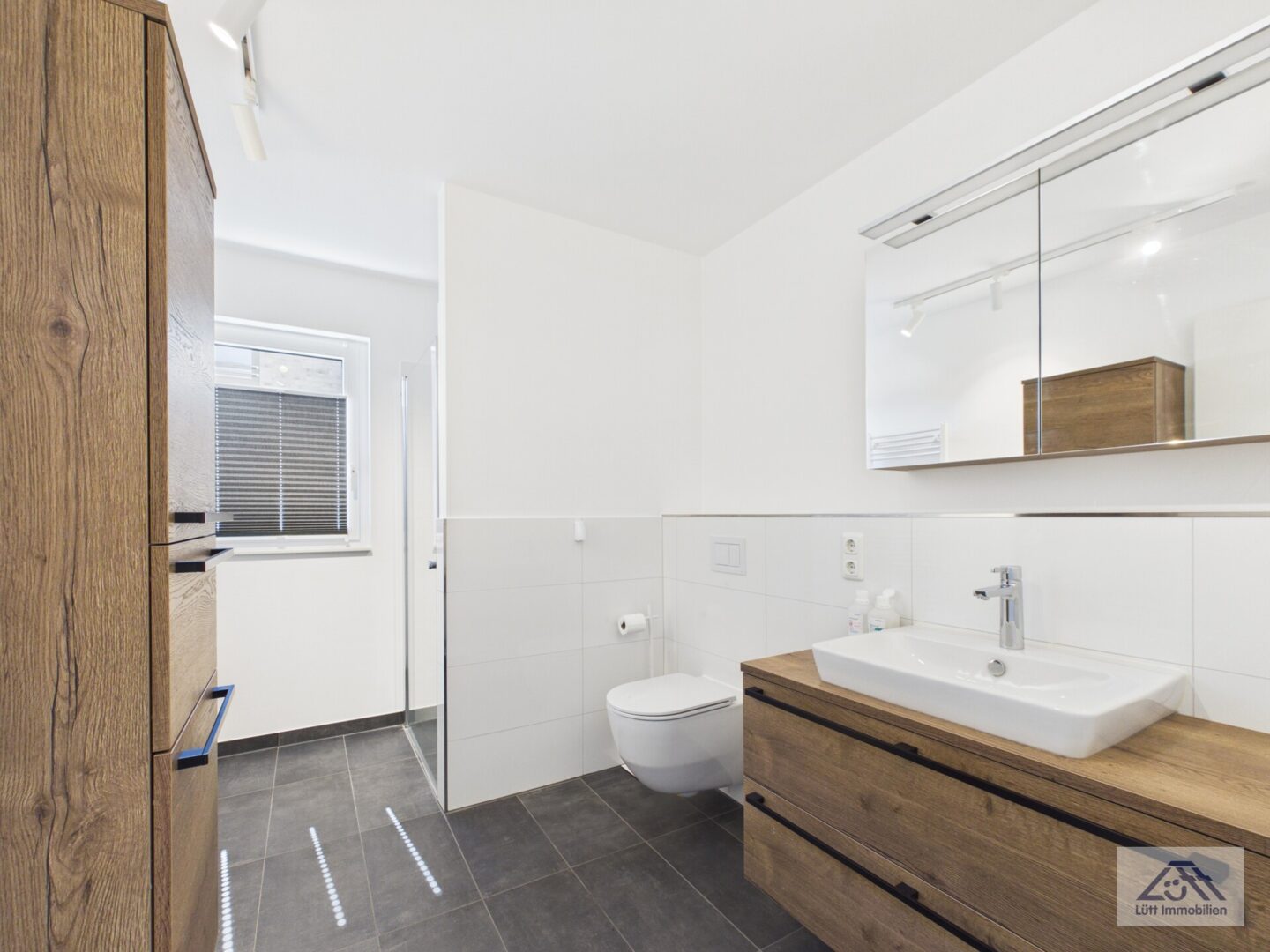 Badezimmer 2.jpg