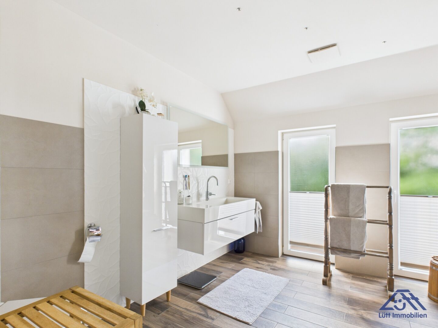 Badezimmer - Lütt Immobilien - Bönebüttel.jpg