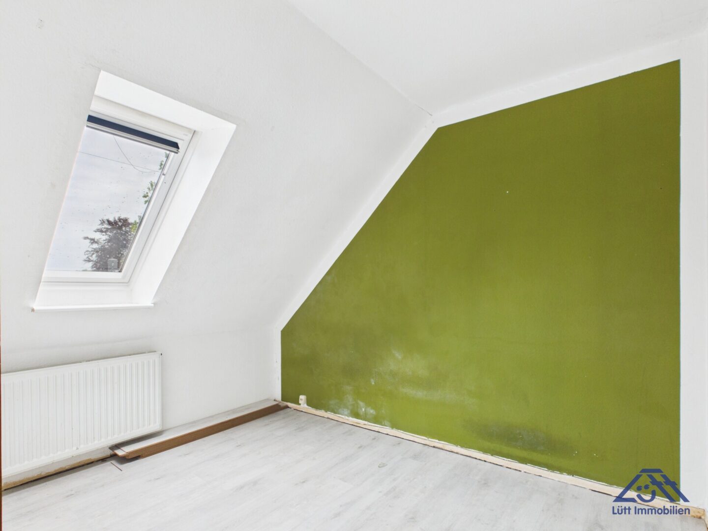 Zimmer 2 DG - Lütt Immobilien - Selent.jpg