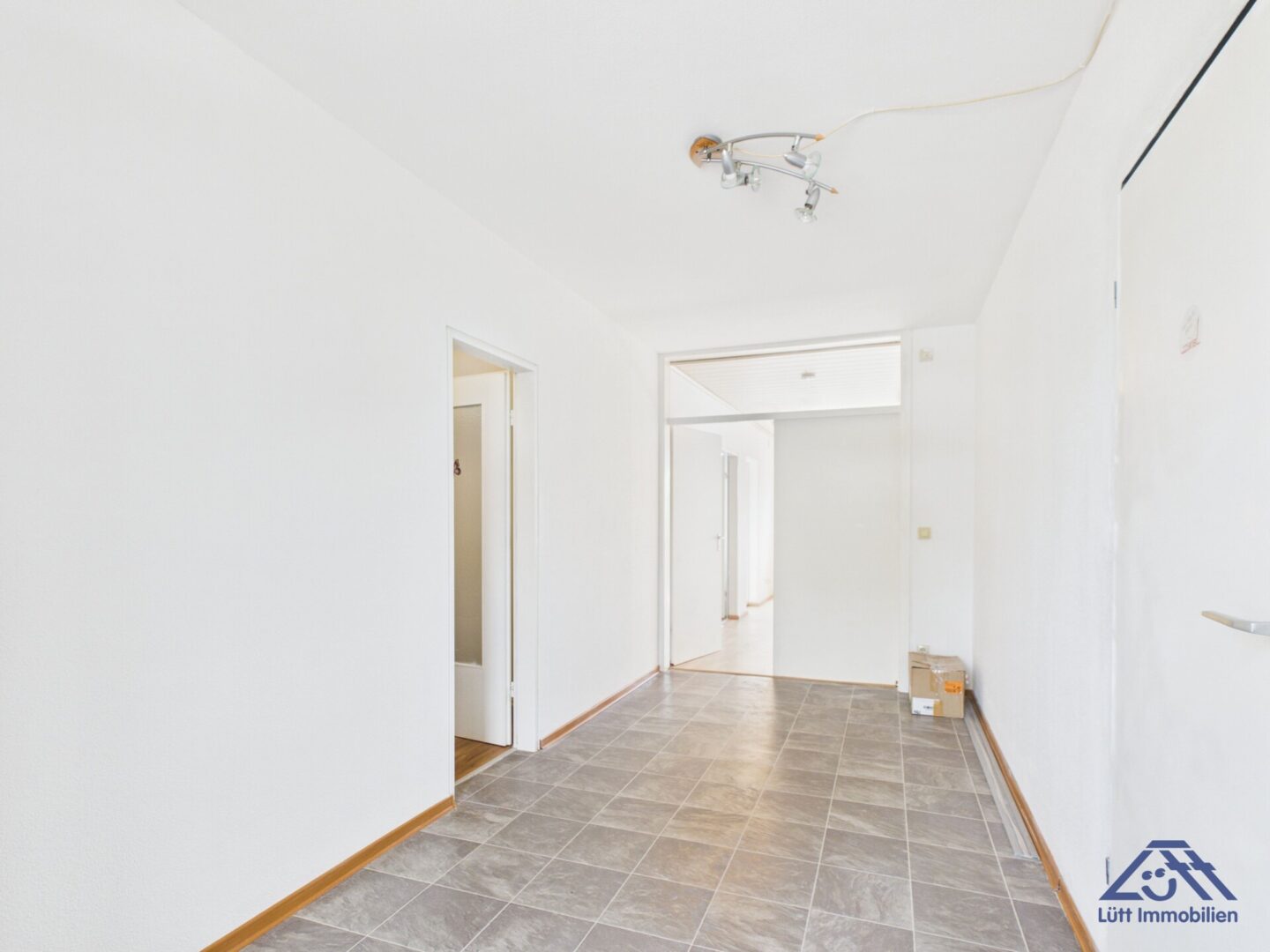 Lütt Immobilien Kiel - Flur.jpg