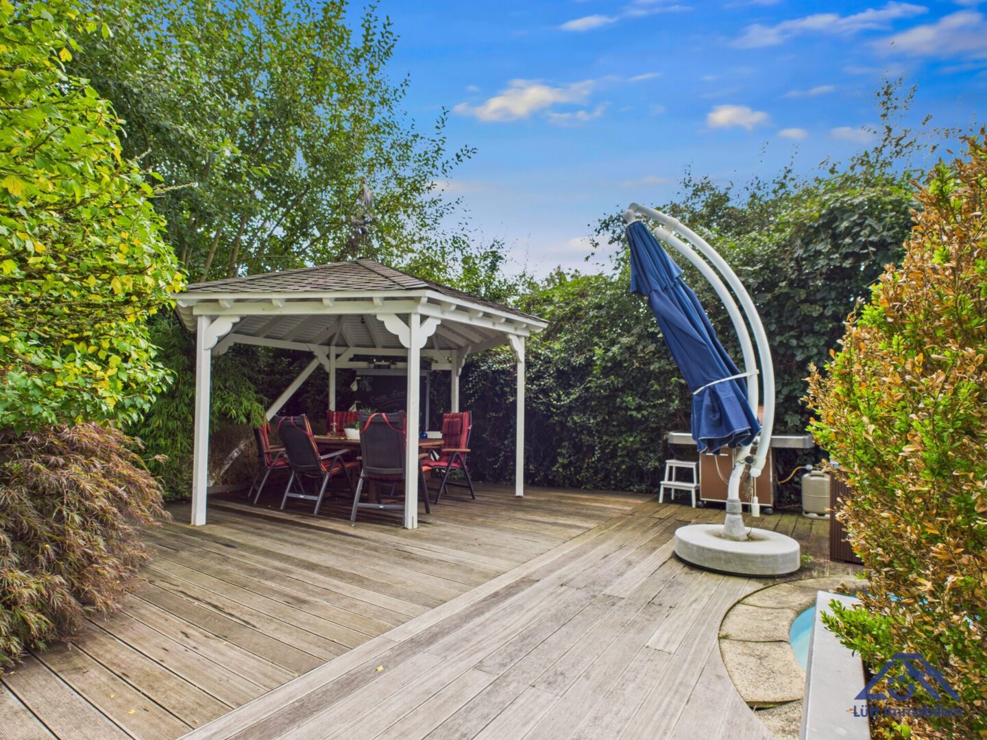 Lounge am Pool - Lütt Immobilien - Bönebüttel