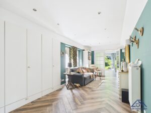 Flur zum Zimmer 2 EG - Lütt Immobilien - Bönebüttel