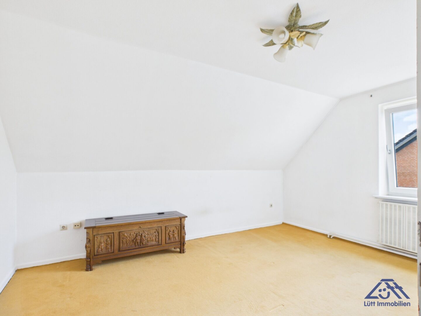 Zimmer 2 Dachgeschoss - Lütt Immobilien - Schackendorf