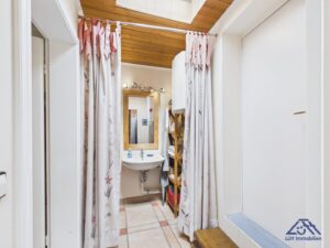 Kleiner Abstellraum mit Waschbecken EG - Lütt Immobilien - Schackendorf