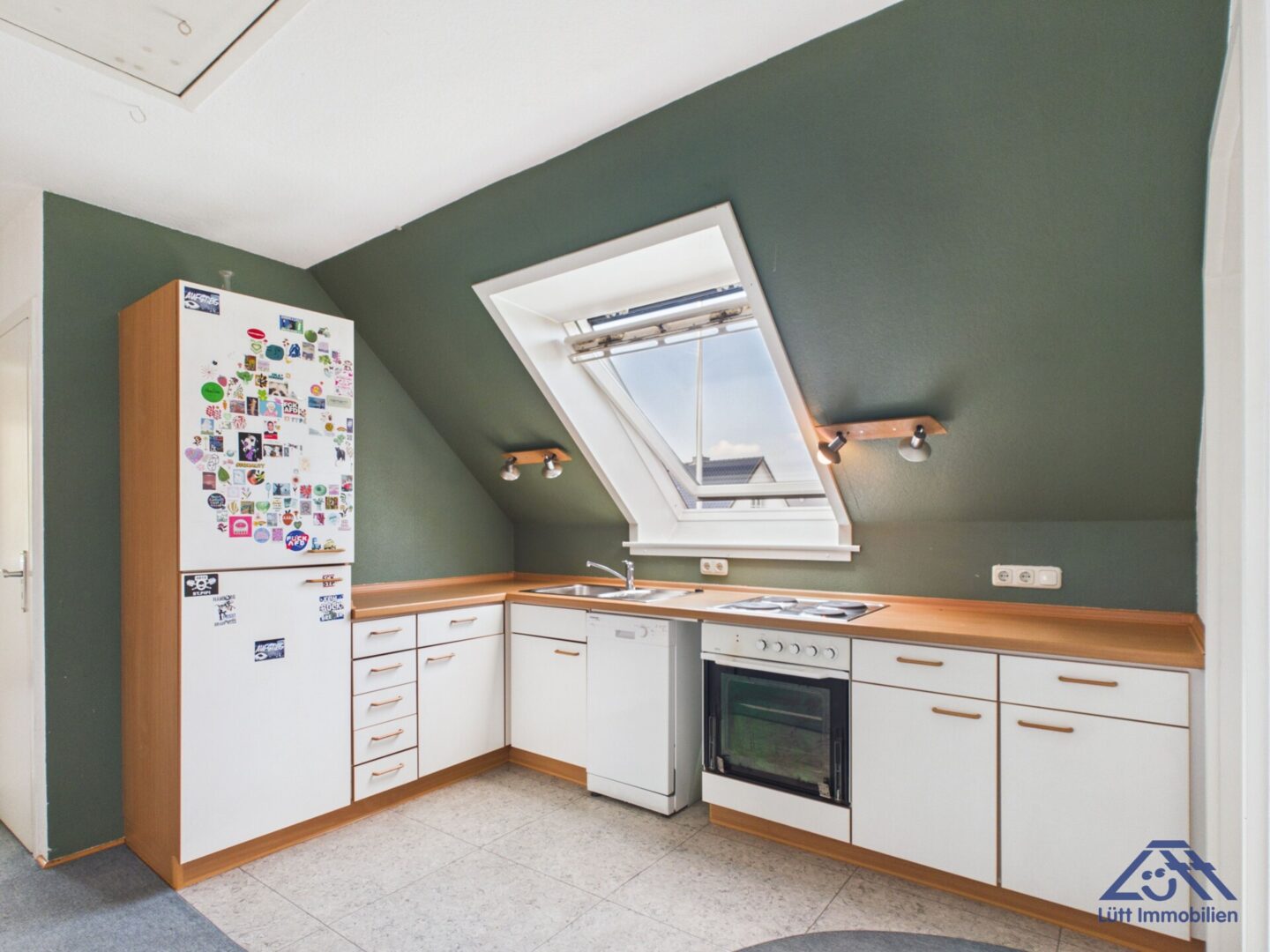 Küche Dachgeschoss Ansicht - Lütt Immobilien - Schackendorf