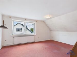 Zimmer 3 Dachgeschoss Ansicht - Lütt Immobilien - Schackendorf