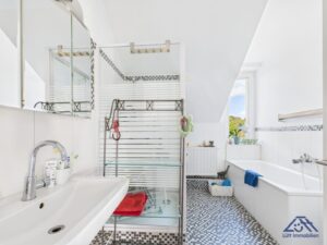 Badezimmer OG - Lütt Immobilien - Bönebüttel