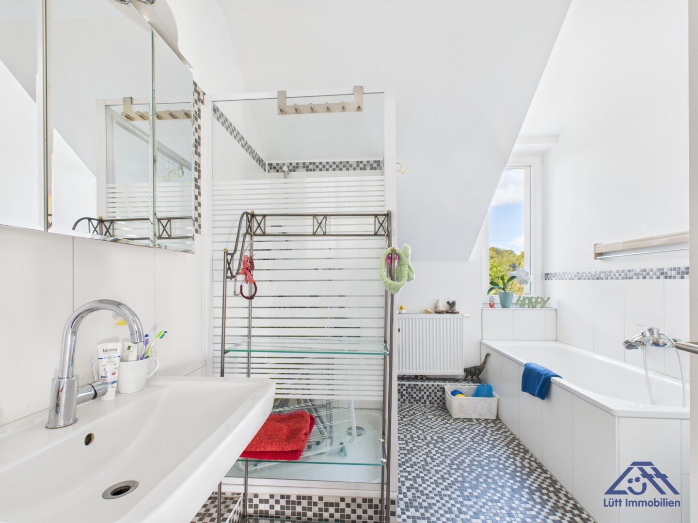 Badezimmer OG - Lütt Immobilien - Bönebüttel