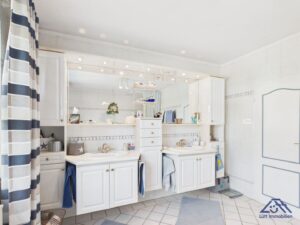 Badezimmer EG Ansicht - Lütt Immobilien - Schackendorf