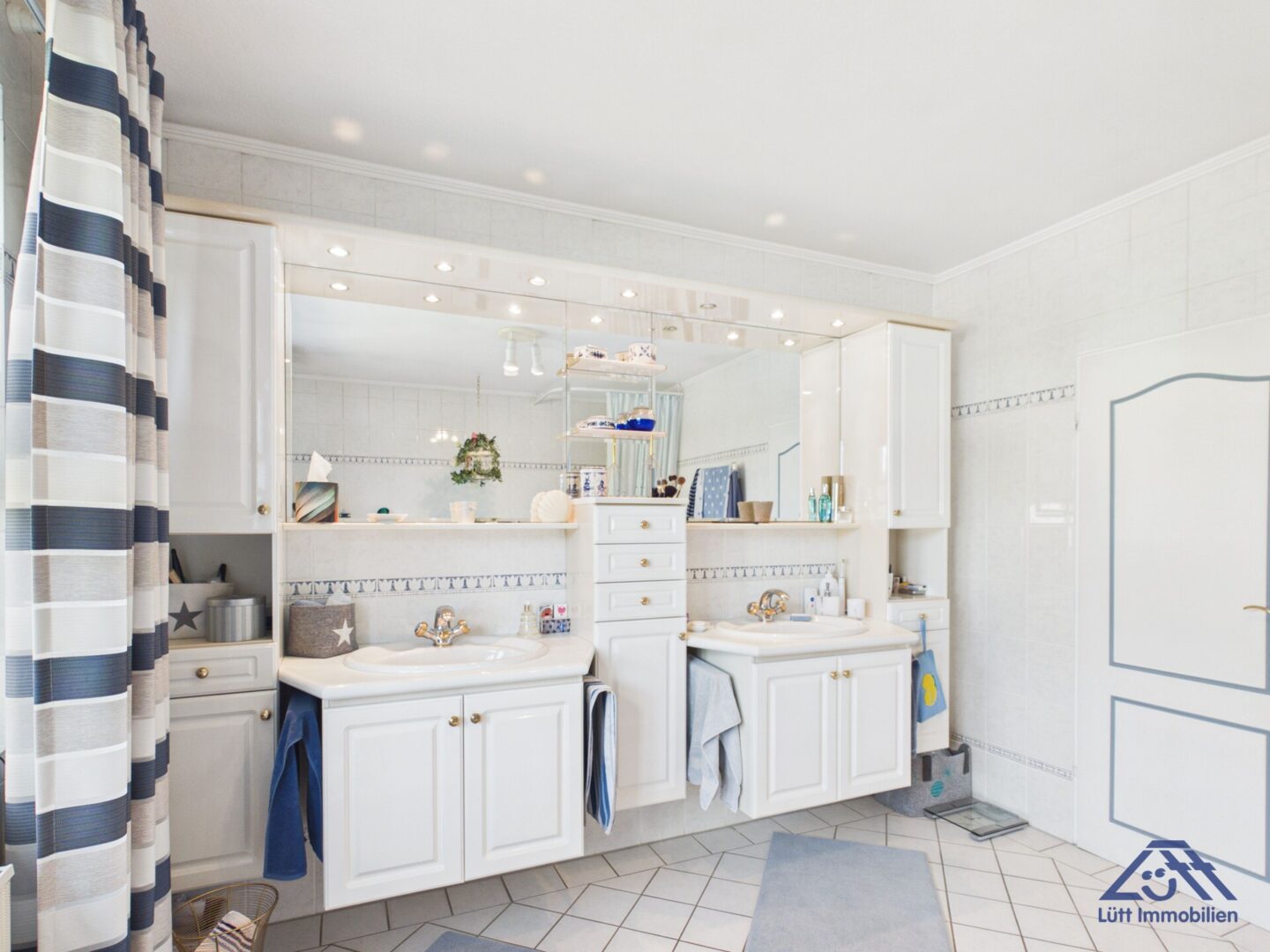 Badezimmer EG Ansicht - Lütt Immobilien - Schackendorf