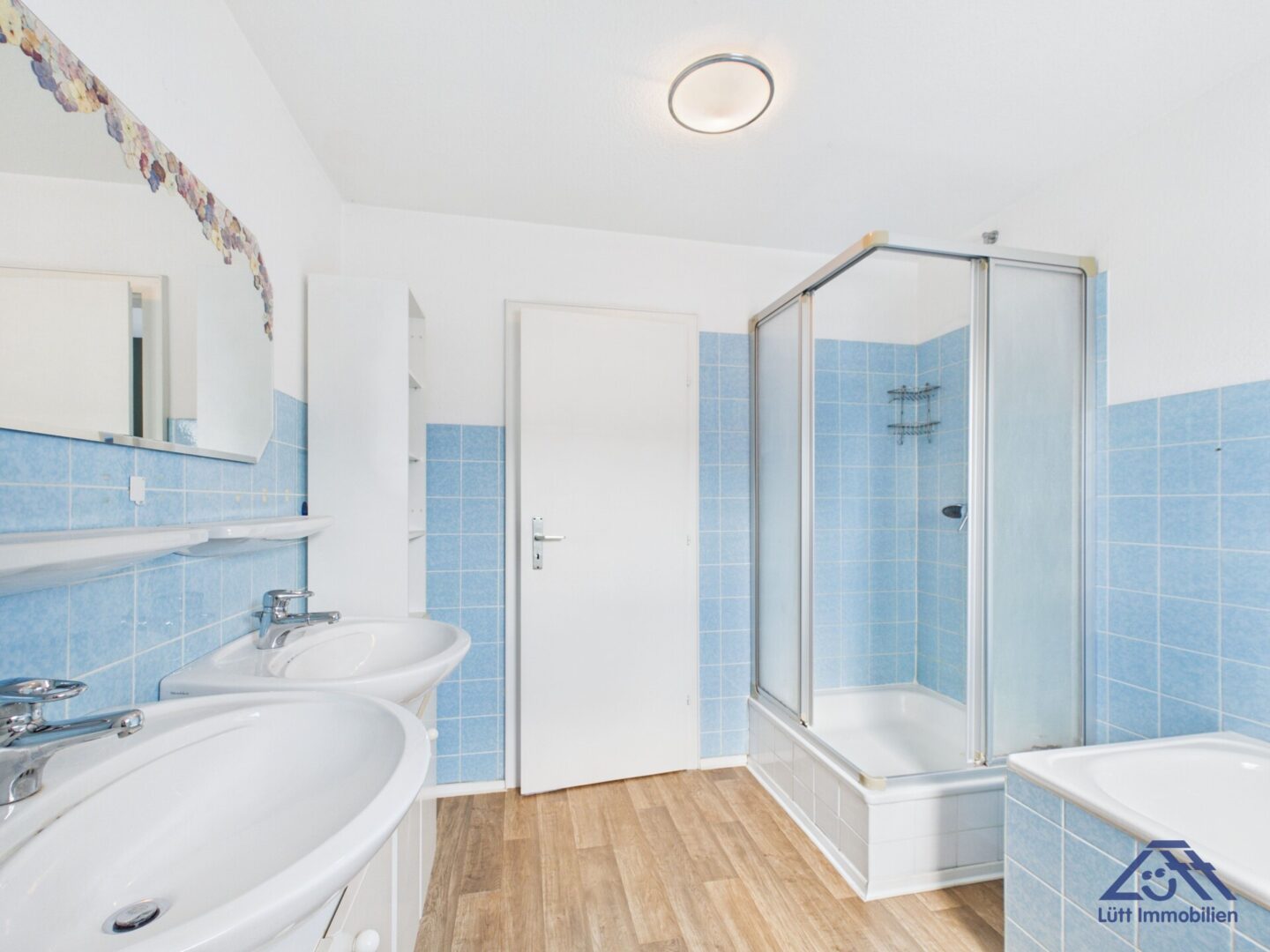 Badezimmer Dachgeschoss Ansicht - Lütt Immobilien - Schackendorf