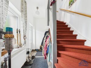 Treppenaufgang zum OG - Lütt Immobilien - Bönebüttel