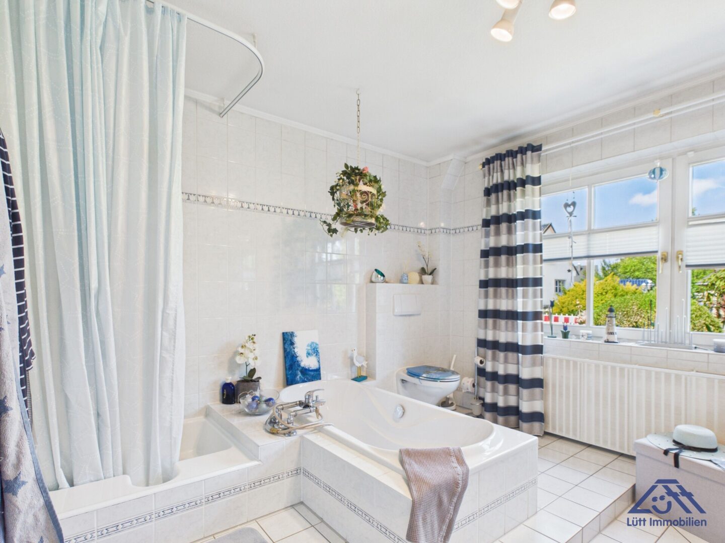 Badezimmer EG Ansicht - Lütt Immobilien - Schackendorf.