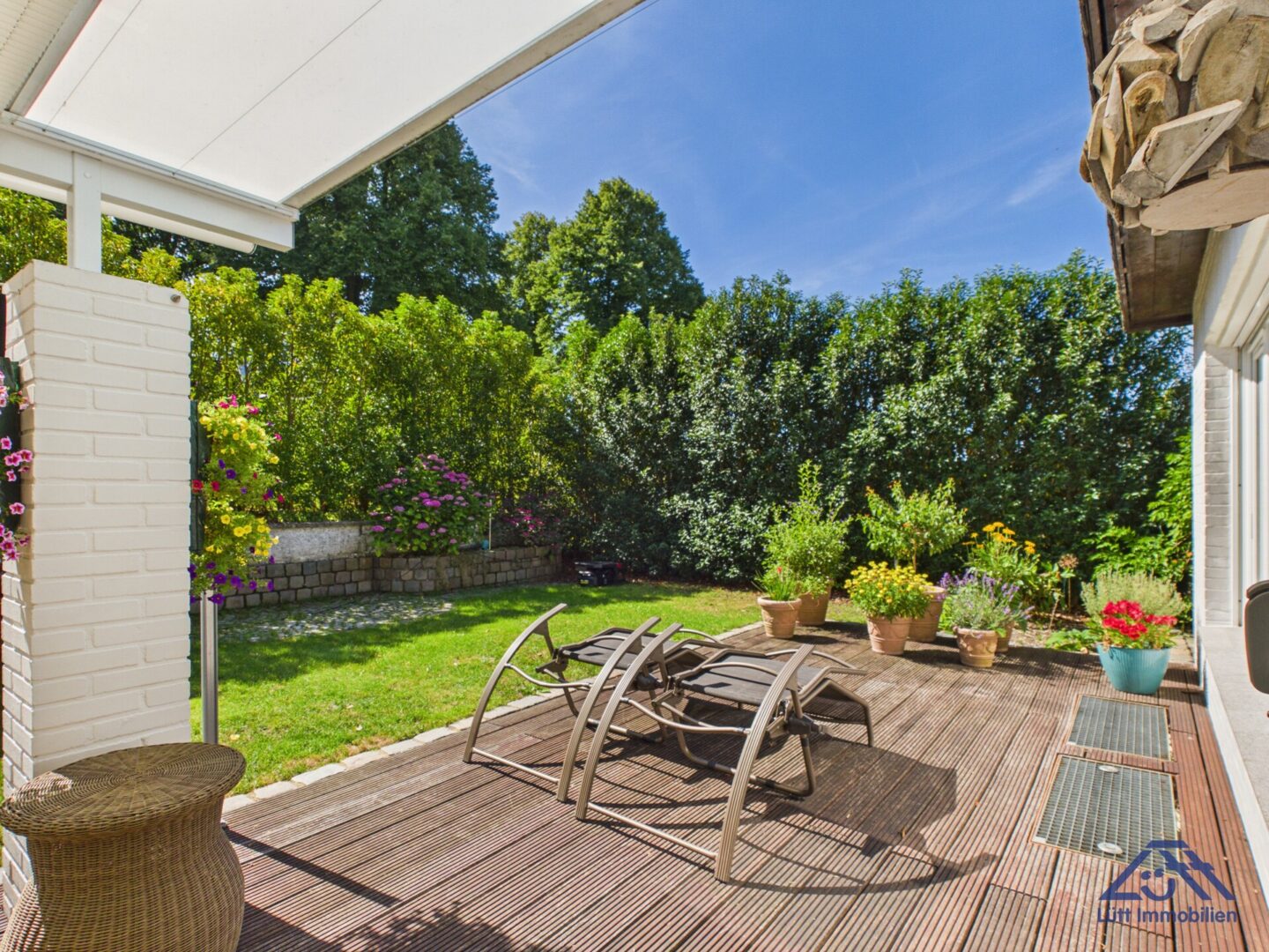 Terrasse Blick in den Garten - Lütt Immobilien - Kiel