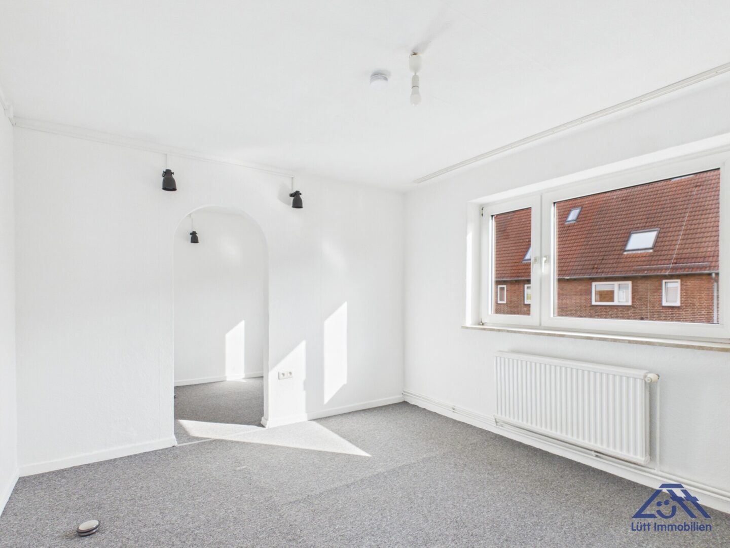 Durchgang zum Ankleide  ( Kinderzimmer) - Lütt Immobilien - Kiel