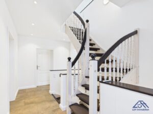Flur DG Trppenaufgang Spitzboden - Lütt Immobilien Selent