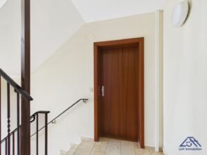 Treppenhaus Wohnungstür - Lütt Immobilien - Kiel