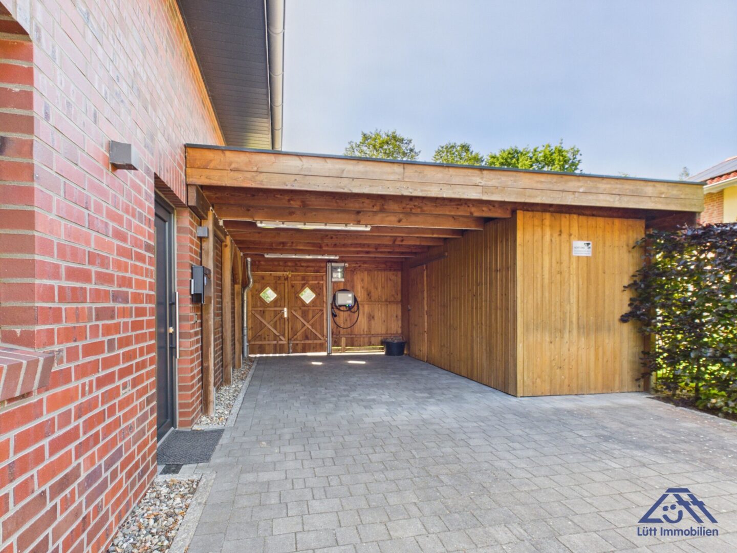 Carport mit Abstellraum - Lütt Immobilien Selent