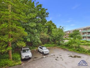 Eigener Parkplatz rechts - Lütt Immobilien - Kiel