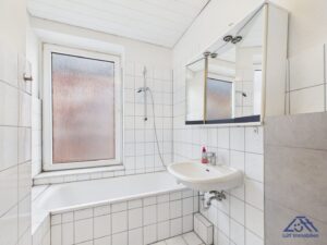 Badezimmer-Luett-Immobilien-Kiel-Gaarden.jpg